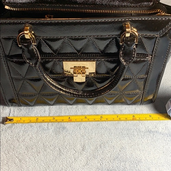 Michael Kors Vivianne Messenger black crossbody - Picture 7 of 8
